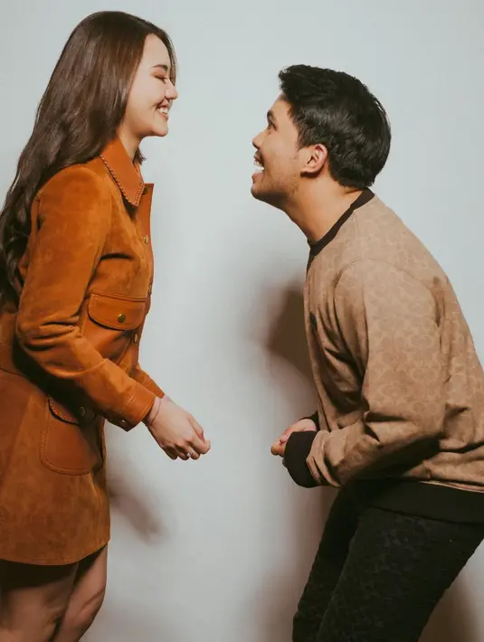 <p>Setelah sekian lama, akhirnya pasangan Thariq Halilintar dan Aaliyah Massaid go public. Keduanya baru-baru ini melakukan sesi foto couple yang menggemaskan. [Foto: Instagram/erichalamin]</p>