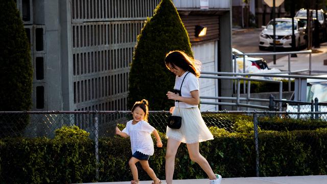 Ilustrasi ibu dan anak