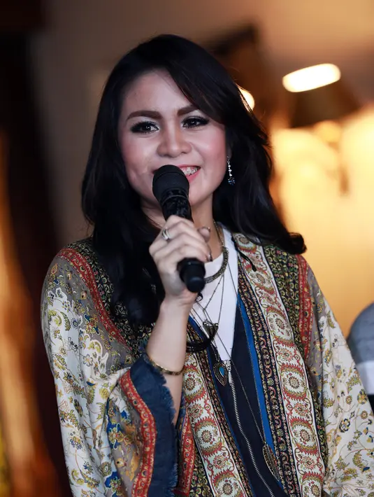 Dalam proses syuting ini, Momo Geisha mengaku sempat gugup saat harus berakting dengan Chico Jericho. (Wimbarsana K/Bintang.com)