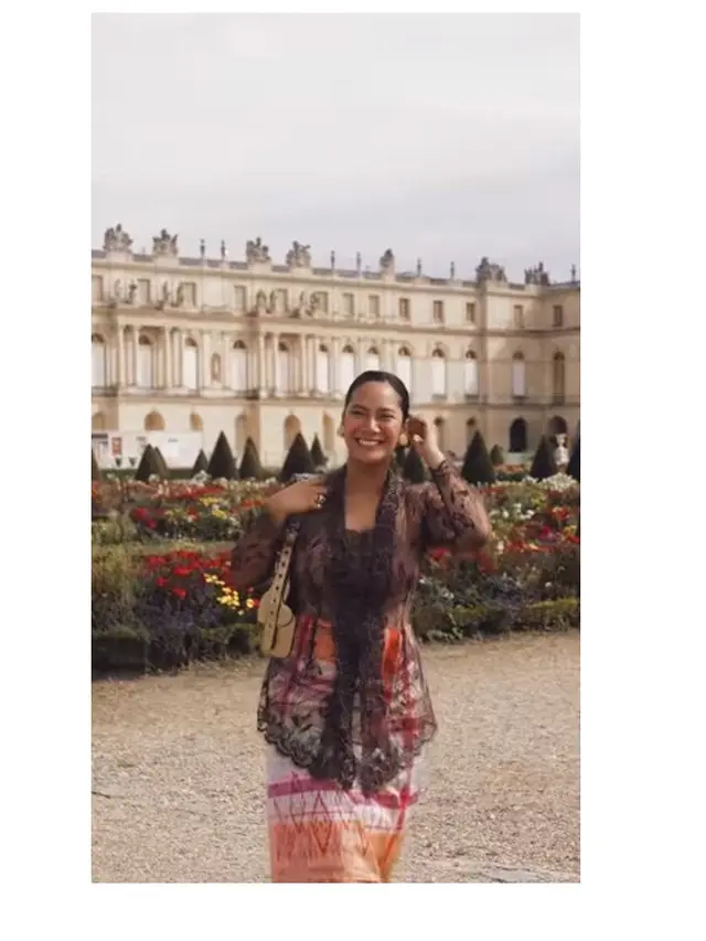 7 Pesona Tara Basro Pakai Kebaya di Istana Versailles Prancis, Elegan