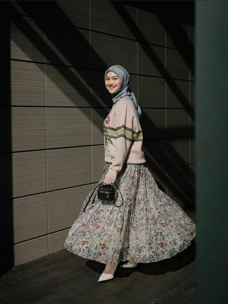 6 Inspirasi Hijab Outfit ala Indah Nada Puspita