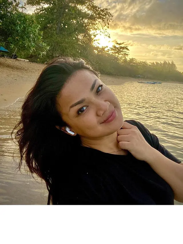 7 Potret Nirina Zubir yang Tetap Awet Muda di Usia 40 Tahun