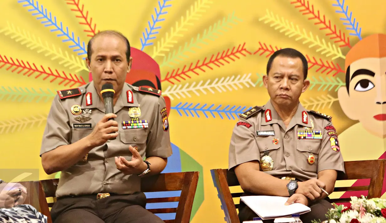 Kapolda Banten Brigjen Pol Boy Rafli Amar (kiri), Asrena Kapolri Irjen Pol Arif Wachyunadi berbicara pada seminar, Jakarta, (11/2). Ini membahas peran dan strategi kepolisian dalam kebijakan pemerintah di bidang ekonomi. (Liputan6.com/Immanuel Antonius)