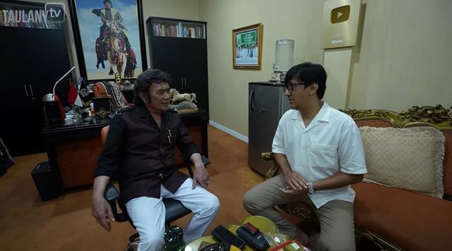  5 Potret ruang tamu Rhoma Irama yang mencerminkan kemewahan klasik seorang legenda musik