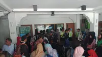 Orangtua murid mendatangi kantor Disdik Kota Bandung