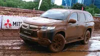 Ingat, Cuma Mobil dengan Ban Tipe MT yang Bisa `Main Lumpur`