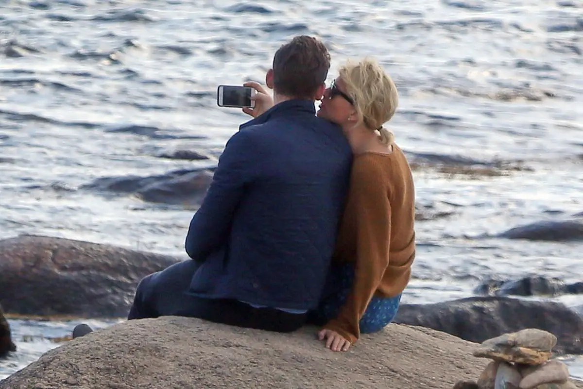 Taylor Swift dan Tom Hiddleston