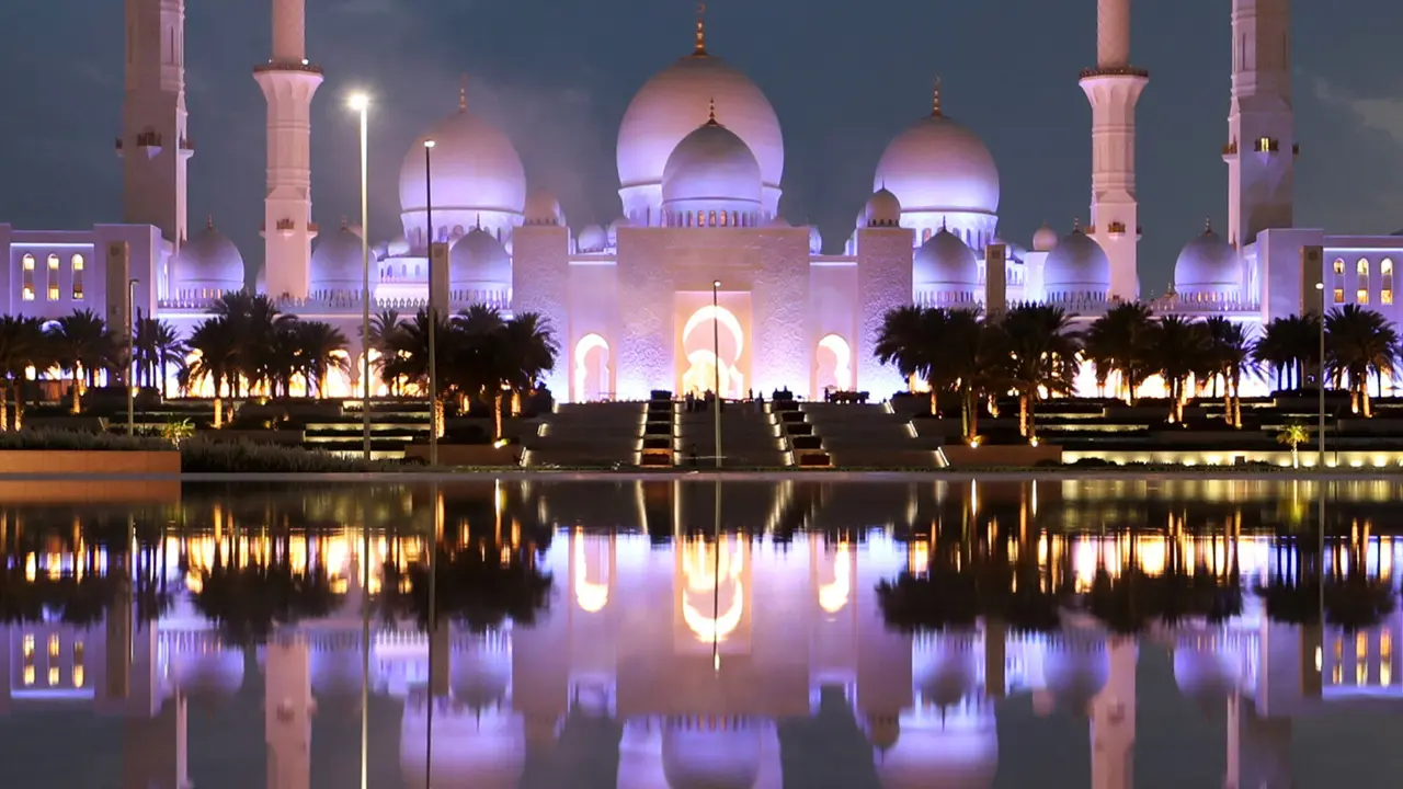 Masjid Agung Sheikh Zayed di Abu Dhabi