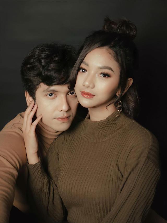 Gaya Pemotretan Glenca Chysara dan Rendi Jhon, Didoakan Berjodoh. (Sumber: Instagram/glencachysaraofficial dan Instagram/rendijhonpratama)