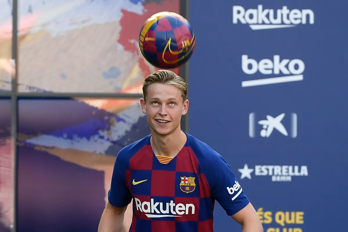 Senyum Semringah Frenkie de Jong Jadi Pemain Baru Barcelona