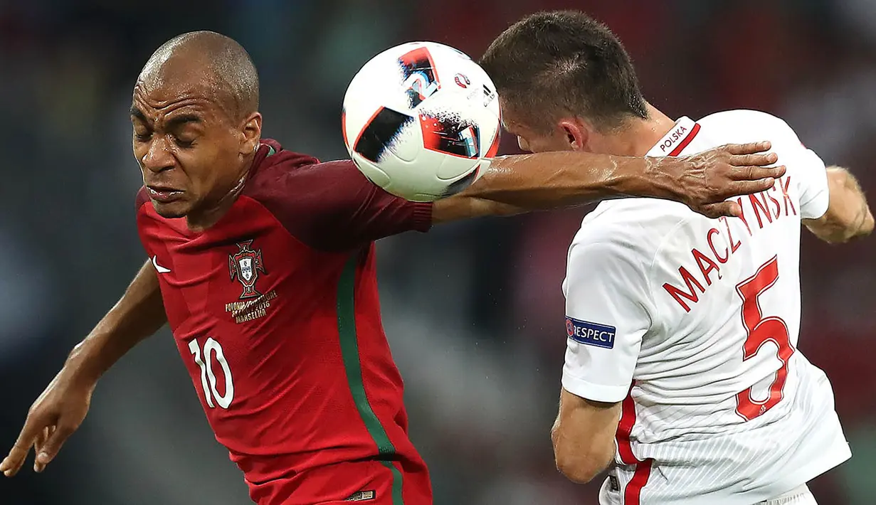 5. Joao Mario, Daily Star melaporkan jika Chelsea berniat mendatangkan gelandang yang menjadi andalan Portugal saat meraih Piala Eropa 2016. Mahar 39 juta pounds disiapkan oleh The Blues untuk mendapatkan pemain Sporting ini. (AFP/Valery Hache)