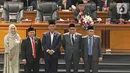 Prasetyo Edi Marsudi sebagai Ketua DPRD Jakarta periode 2019-2024 (tengah) bersama para wakil ketua DPRD DKI Jakarta berfoto bersama seusai rapat paripurna DPRD di Gedung DPRD DKI Jakarta, Kamis (3/10/2019).  (Liputan6.com/Herman Zakharia)