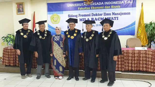 Mila Rosa diketahui mendapatkan gelar Doktor Ilmu Manajemen dari Universitas Persada Indonesia Y.A.I Jakarta