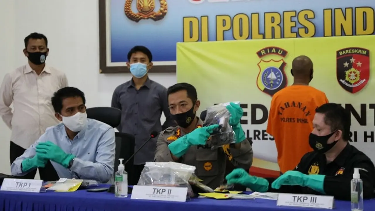 Kepala Polres Indragiri Hilir memberikan keterangan pers tersangka narkoba tewas setelah menyerang polisi.