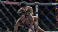 Aziz Calim saat bertarung di ring ONE Championship. ( ONE Championship)