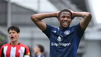 Striker muda MU, Chido Obi. (JUSTIN TALLIS / AFP)