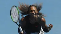 Petenis AS, Serena Williams, lolos ke semifinal Australia Terbuka 2017 setelah mengalahkan Johanna Konta (Inggris) pada babak perempat final di Rod Laver Arena, Melbourne, Rabu (25/1/2017). (Reuters/Jason Reed)