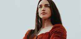 Ilustrasi perempuan cantik dan berkelas | copyright unsplash.com/Lance Reis