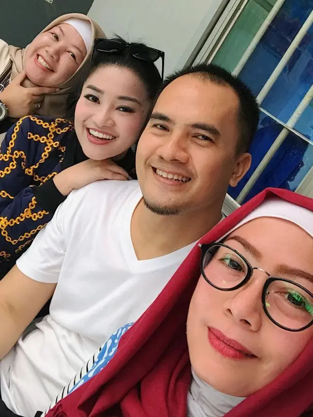 Sebentar Lagi Bebas, Ini 6 Momen Saipul Jamil saat Dijenguk Para Artis