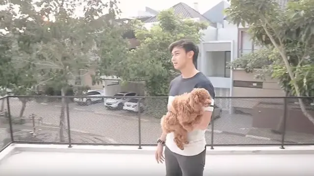 6 Potret Rumah Caesar Hito, Minimalis Serba Putih dengan Tiga Lantai