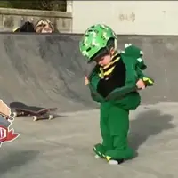 Aksi Keren Bocah Main Skateboard