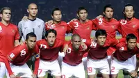 Pose Timnas Indonesia sebelum kontra Laos pada laga Grup A Piala AFF 2010 di Stadion Gelora Bung Karno Senayan, Jakarta, 4 Desember 2010. FOTO ANTARA/Andika Wahyu