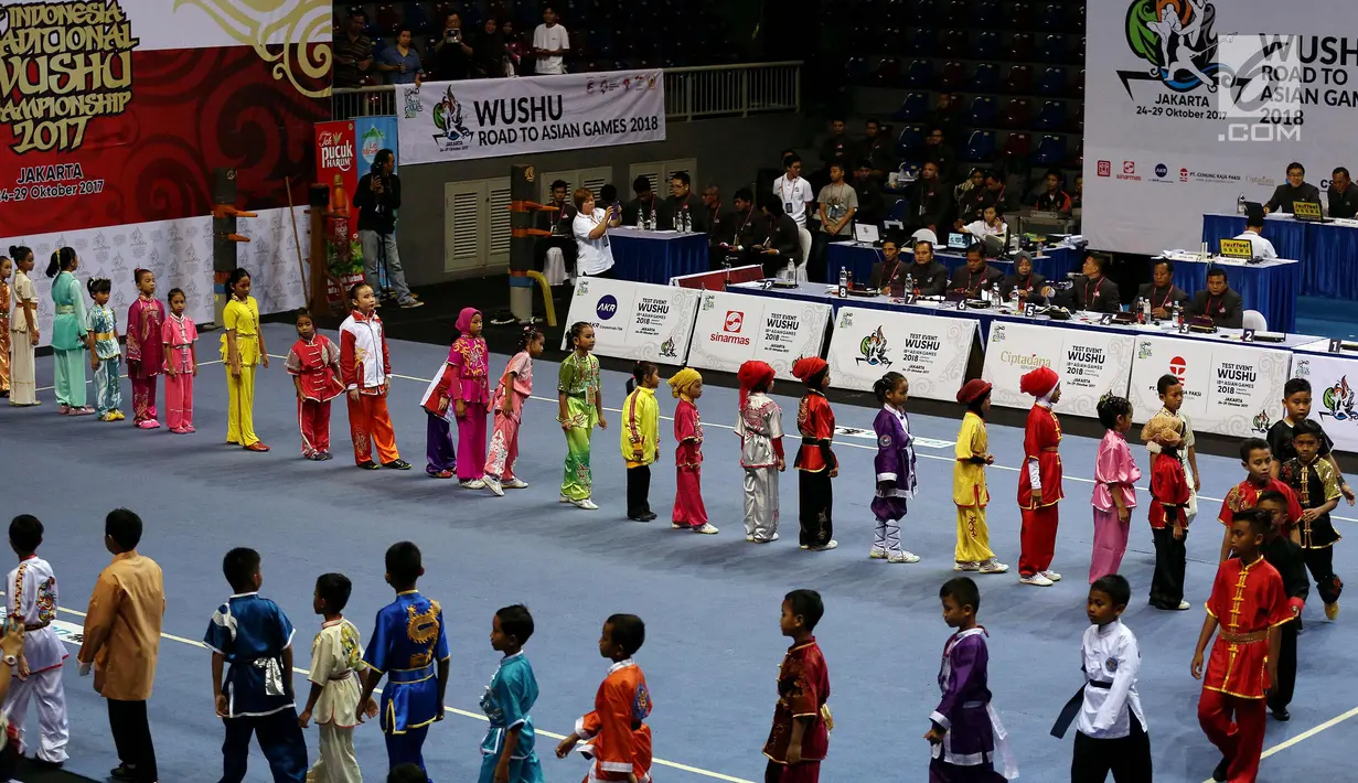 Suasana perlombaan test event "Road to Asian Games 2018" cabang wushu bertitel "1th Indonesia Traditional Wushu Championship 2017", Jakarta, Jumat (27/10). Asian Games 2018 Jakarta-Palembang, digelar 18 Agustus-2 September 2018. (Liputan6.com/Johan Tallo)