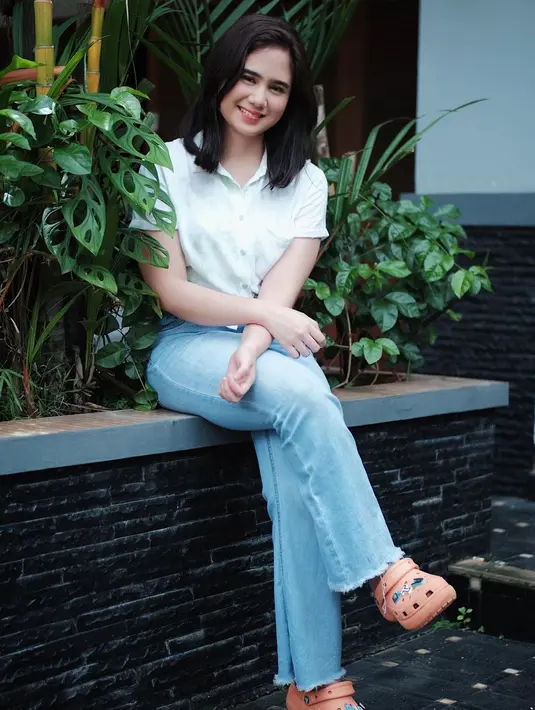 "Menemukan foto diriku bersama kak @nanamirdad_ tahun 2012 jaman shooting FTV di yogya," tulis Tissa dalam foto yang diunggah 2 Maret. [Instagram/tissabiani]