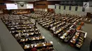 Suasana sidang paripurna pengesahan Peraturan Pemerintah Pengganti Undang-Undang Nomor 2 Tahun 2017 tentang Perppu Ormas di gedung Parlemen, Jakarta, Selasa (24/10). DPR resmi Mengesahkan Perpu Ormas melalui Voting. (Liputan6.com/Johan Tallo)