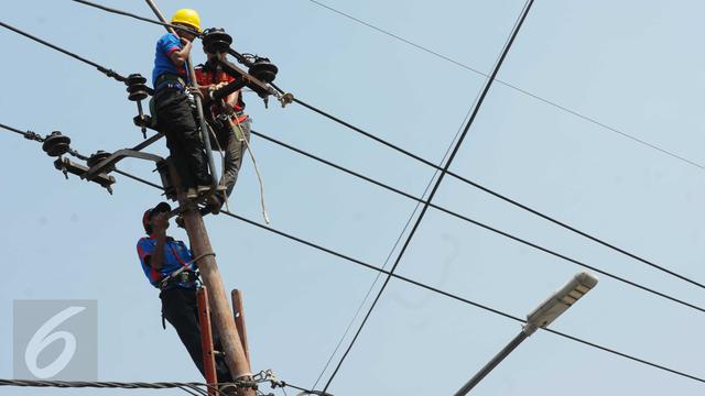 PLN Jabar Cek Jaringan Listrik  dengan Metode  Sentuh 