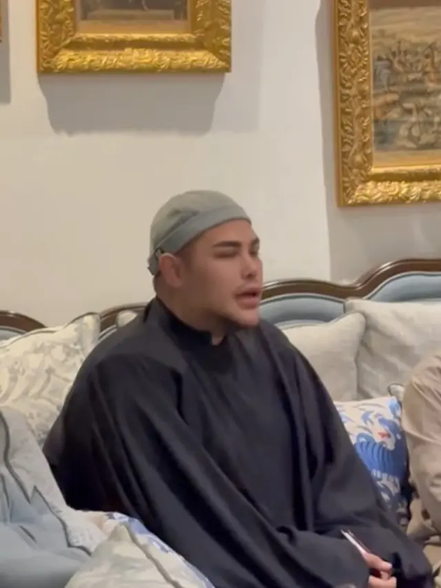 Ivan Gunawan bergamis dan peci saat gelar pengajian (Instagram/ivan_gunawan)