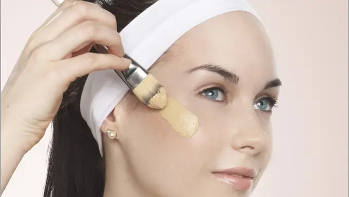 Trend: Mau Makeup Awet di Wajah? Ini Caranya