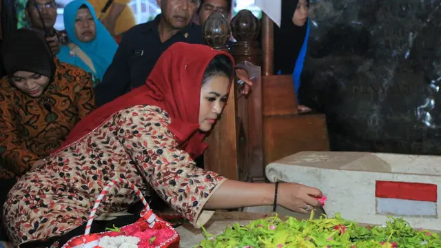 Calon Wakil Gubernur Jawa Timur Puti Guntur Soekarno