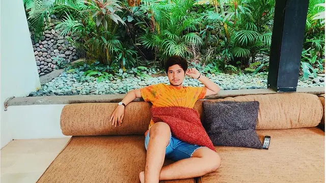 Jarang Terekspos, Ini 6 Potret Donny Adik Kandung Arya Saloka