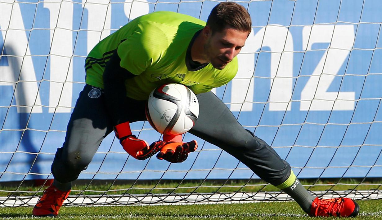 Kiper Kevin Trapp saat mengikuti sesi latihan  timnas Jerman jelang partai persahabatan dengan Perancis di Munich, Jerman, Rabu(11/11/2015) WIB. (REUTERS/Michael Dalder)