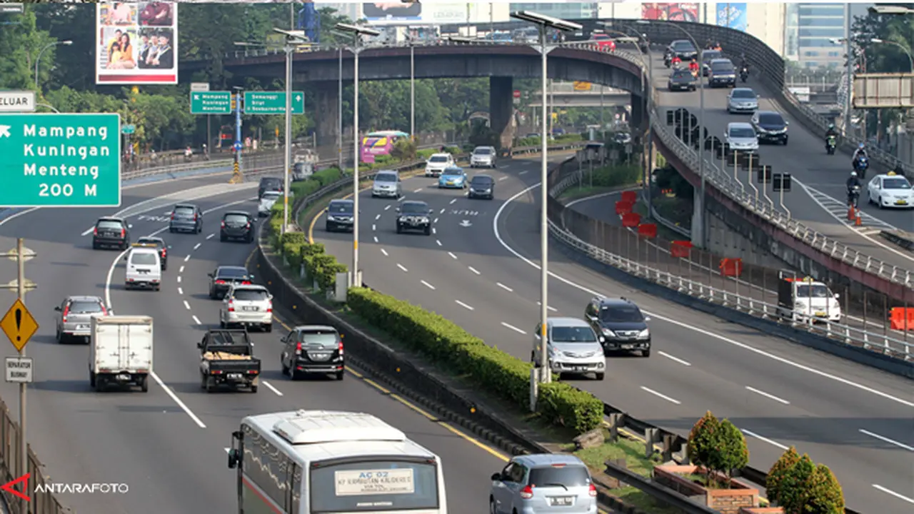 lalulintas-jakarta-130813a.jpg