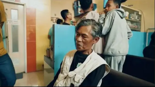 Kakek 52 Tahun Punya Cucu 3 Ini Masih Hobi Main PS, Gamer Tak Pandang Usia