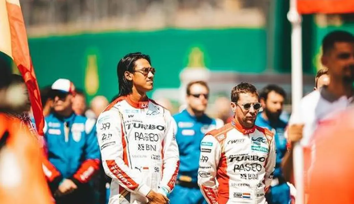 Sebelum sukses di dunia motorsport internasional, Sean pada usia sembilan tahun sudah menjadi navigator untuk ayahnya di seri Sprint Rally. (Instagram/gelaelized)