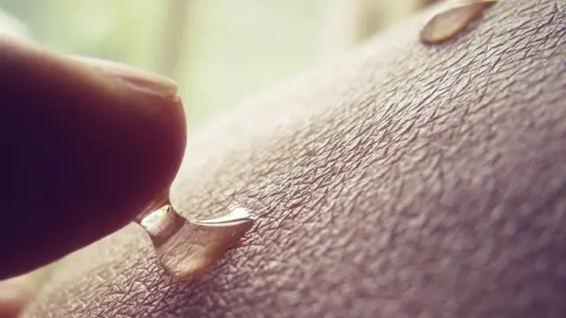Amankah Gunakan Pelumas Bagi Vagina Saat Bercinta?