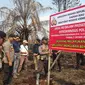 Polda Riau saat menyegel laha sebuah perusahaan yang diduga sengaja membakar lahan. (Liputan6.com/M Syukur)
