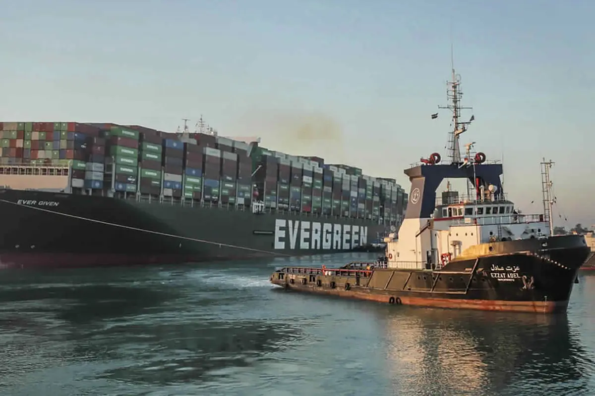 FOTO: Kapal Kargo Ever Given Berhasil Dievakuasi dari Terusan Suez