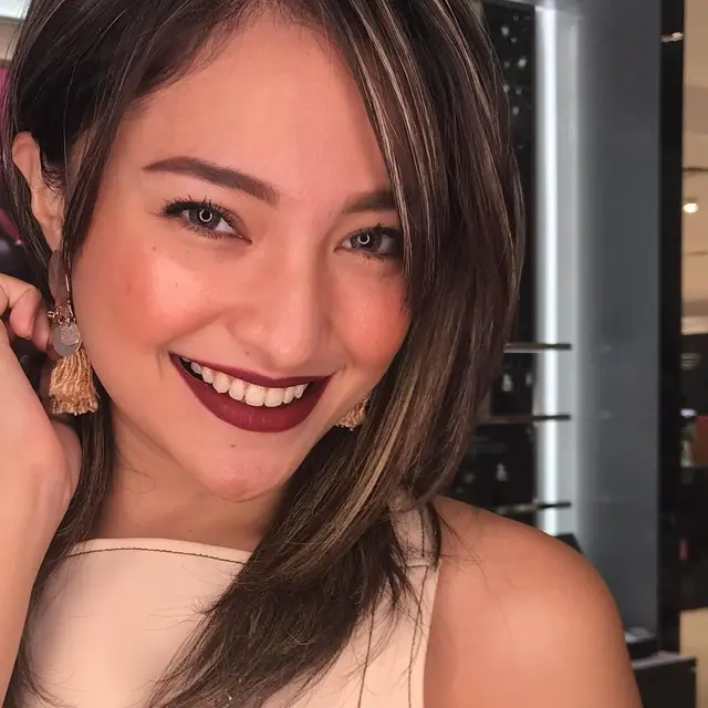 6 Potret Marshanda dengan Ragam Warna Rambut, Terbaru Pink Cerah
