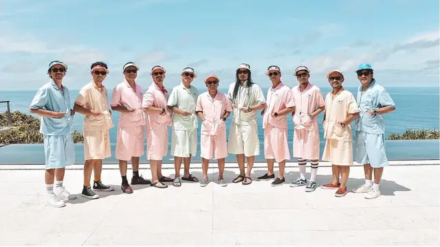 The Prediksi jadi baby sitter (Instagram @theprediksi_)