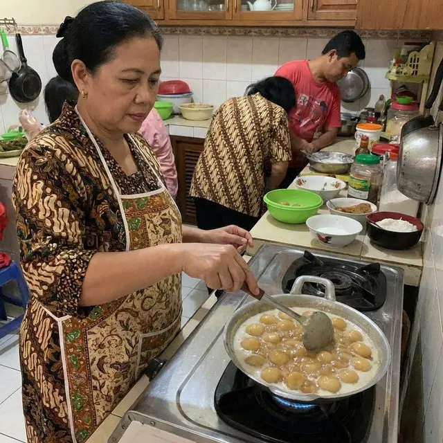 Memasak bubur candil (Gemini AI)