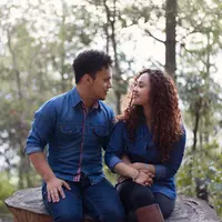 ilustrasi pasangan cinta/Fernanda_Reyes/Shutterstock
