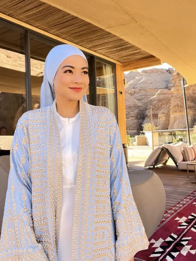 Gaya Titi Kamal saat Berkunjung ke Al Ula