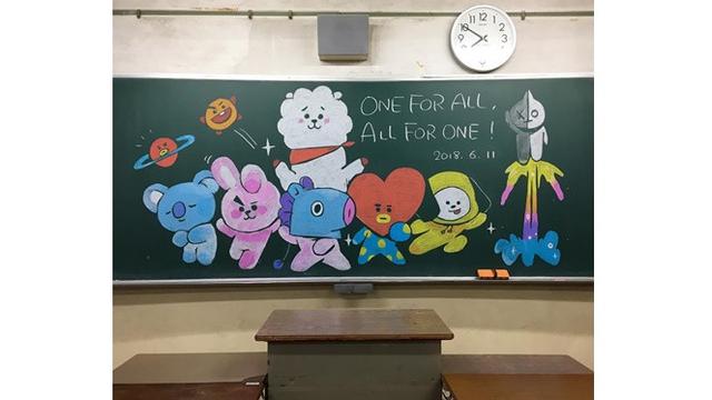 Bermodalkan Kapur, Guru Ini Bikin 6 Gambar Menarik di Papan Tulis