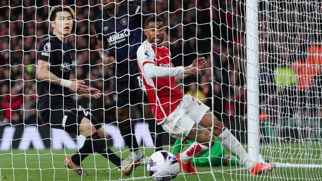 Foto: Martin Odegaard Pimpin Arsenal Hajar Luton Town untuk Kembali Kudeta Liverpool dari Puncak Klasemen Liga Inggris