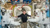 Nenek 60 Tahun Jadi Astronaut Perempuan Terlama di Angkasa Luar