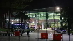 Suasana jelang kedatangan Timnas Argentina di gedung VVIP Bandara Soekarno Hatta, Tangerang, Jumat (16/6/2023) malam. (Bola.com/M Iqbal Ichsan)